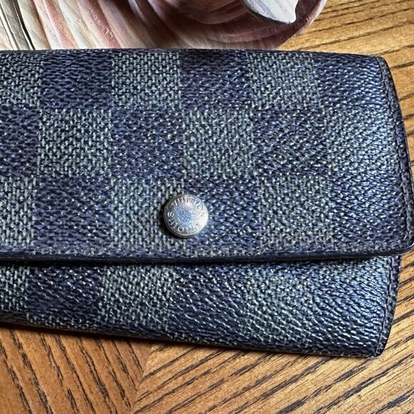 Louis Vuitton 6–Key holder - Picture 1 of 8